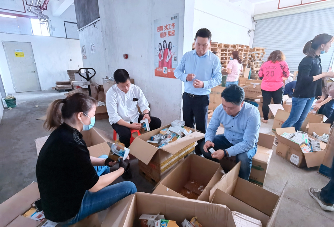 程總、肖總親自處理效期產(chǎn)品.jpg